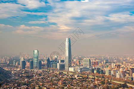 智利圣地亚哥的天际线交通建筑学高架全景市中心日落摩天大楼爬坡建筑景观图片