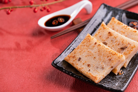 中国新年月圆食品概念 美味的萝卜红菜蛋糕 餐厅当地烹饪和红底酱酱土豆酱 特写 复制空间木头街道点心油炸小吃饮茶月球筷子美食蛋糕图片