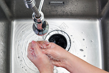 妇女用抗菌肥皂洗手 预防冠状病毒 卫生以停止传播冠状病毒身体细菌皮肤泡沫龙头手指流感棕榈酒精气泡图片