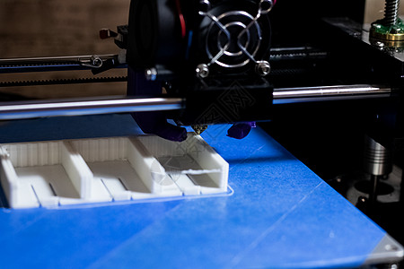 蓝色机器在 3D 打印机上打印的过程软件行动宏观塑料生产工具材料机器创新实验室背景