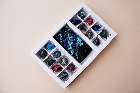 手工制巧克力礼品盒 几何和空间设计丝带糖果营养喜悦糕点收藏乐队饮食礼物饼干图片