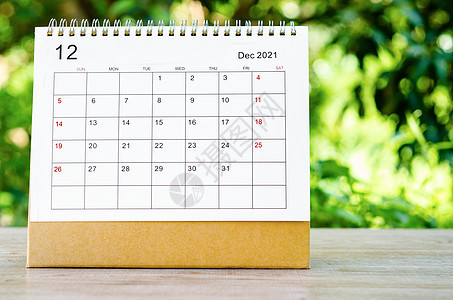 2021年12月 组织者日历台 在木制桌子上规划和提醒日程时间表绿色空白办公室日记假期季节商业数字图片