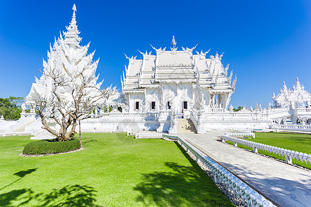 泰国白寺传统蓝色风格工艺旅行装饰品假期教会旅游天空图片