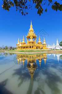 泰国或白殿的黄金塔金子教会天空文化雕像传统假期装饰品地标佛教徒图片