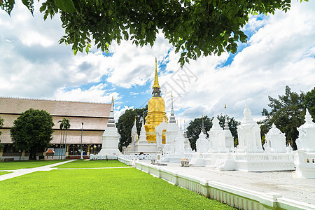 泰国蓝天monastery祷告宗教佛塔建筑学雕塑建筑古董天空精神旅行图片