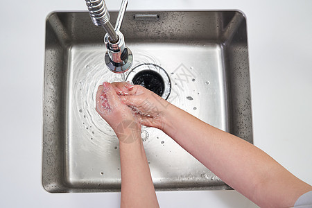 妇女用抗菌肥皂洗手 预防冠状病毒 卫生以停止传播冠状病毒酒精棕榈凝胶细菌身体清洁手指皮肤消毒剂消毒图片