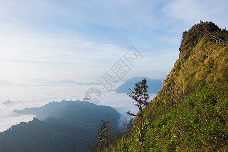 清晨山峰日出图片