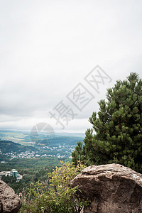 山峰岩石地貌 山区全景石头林地松树蓝色旅行森林顶峰假期木头天空图片