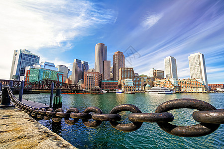 马萨诸塞州波士顿港地标港口首都摩天大楼市中心日落假期派对帆船观光图片