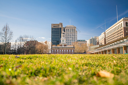 宾夕法尼亚州费城独立大厅蓝色公园历史国家旅行天空历史性草地雕塑地标图片