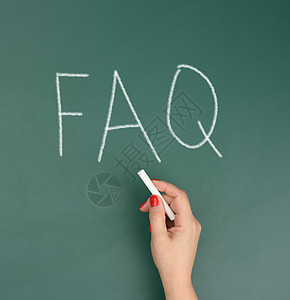 在绿色背景上输入 FAQ( 经常询问的问题)图片