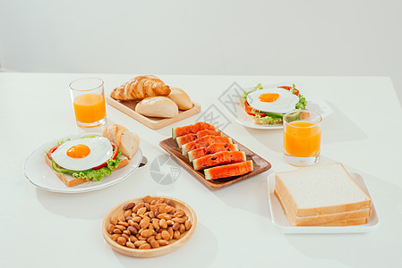 饭桌上的健康早餐快关门了火腿食物午餐营养美食小吃面包沙拉盘子图片