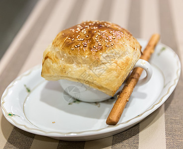 有面包封面的汤亚麻营养雕刻奶油小吃用餐盘子杯子陶瓷产品图片