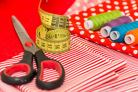 测量磁带和剪刀手工衣服工作乐器红色工艺厘米针线活纺织品织物图片