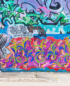 街头艺术涂鸦街道垃圾建筑学胡同困惑文化民众破坏者城市喷漆背景图片