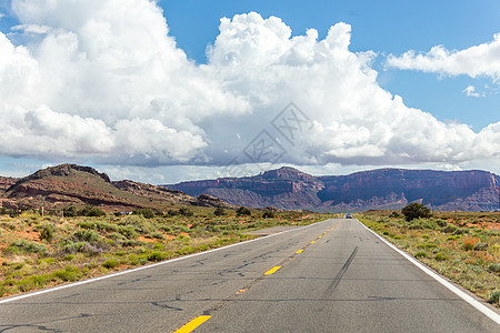 公路高速公路地平线运输岩石场景蓝色砂岩旅行石头沙漠驾驶图片
