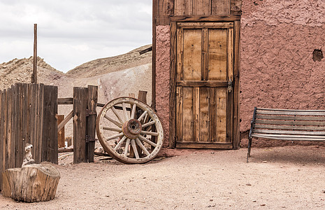 农场的旧车轮旅行国家印花布历史车辆公园沙漠古董教练运输图片