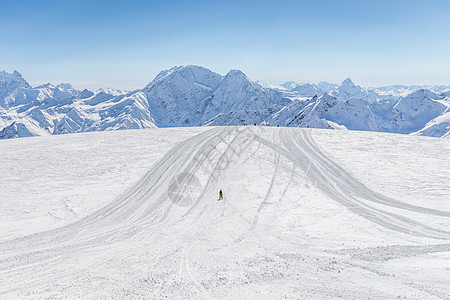 山脉地貌蓝色冰川首脑运动远足天空高山假期滑雪冒险图片