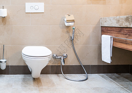 现代洗手间有淋浴的白色马桶奢华腹泻卫生间瓷砖保健装饰公寓房子座位制品图片