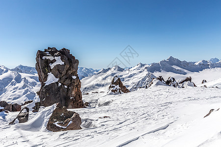 山脉地貌全景冒险首脑假期旅游滑雪天空远足运动季节图片