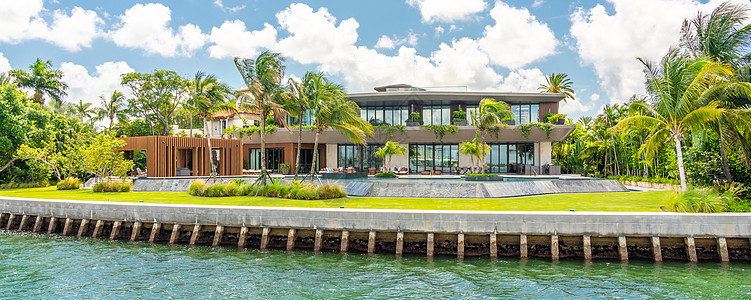 美国佛罗里达州迈阿密海滩豪华豪宅奢华百万富翁别墅海岸线海洋大厦社区住宅财富财产图片