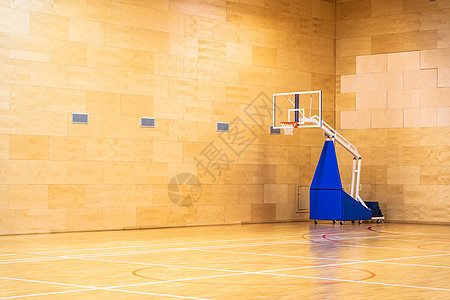 篮球法庭 配备流动移动篮子和复制空间比赛游戏篮板分数篮球场建筑学训练团队建筑运动图片