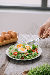 羊生菜沙拉 硬煮鸡蛋 西红柿和蜂蜜芥子酱午餐营养蔬菜盘子叶子绿色白色饮食食物图片