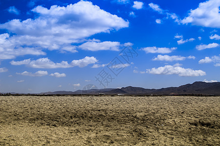 与山丘的Salinas海滩景象天空丘陵风景公园爬坡游客沙漠山脉地面旅游图片