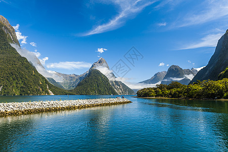 米尔福德音响巡航海洋蓝色悬崖丘陵岩石风景海岸荒野峡湾图片