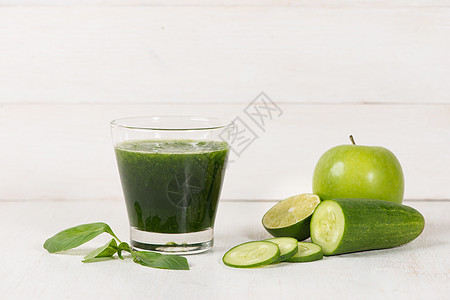 脱毒概念 一杯新鲜饮料 绿色冰淇淋 菠菜叶 黄瓜 苹果 石灰水果叶子桌子白色蔬菜玻璃菠菜排毒果汁奶昔食物图片