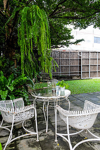 花园古老家具的详情草地叶子建筑园艺公园金属装饰房子座位绿色图片