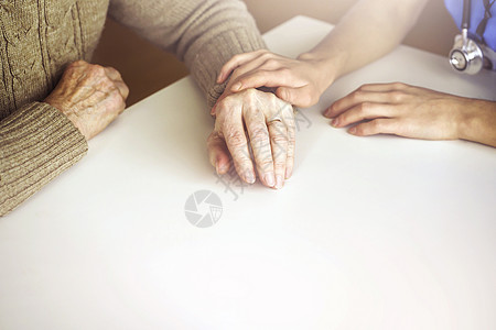 握手 关爱 信任 治疗和支持胰腺女性帮助皱纹家庭男人朋友疾病退休孤独图片