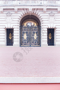 白金汉宫大门和美丽的皇家建筑图片