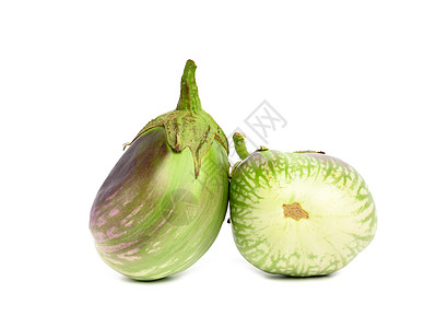 两种绿色成熟的茄子 在白色背景 健康和美味的蔬菜上隔离开来收成植物壁球圆形紫色营养食物水果工作室背景图片