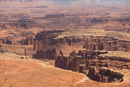 具有红色和褐色岩石峡谷水平的峡谷国家公园地球旅行国家橙子侵蚀边缘公园山脊天空黏土图片