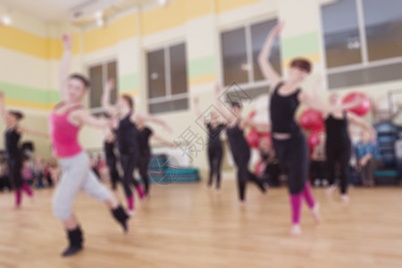 拉丁舞蹈妇女舞蹈班 背景模糊损失运动活力训练精力幸福班级中心讲师有氧运动背景