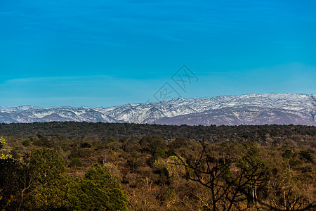 阿根廷科尔多瓦卡拉乌威基塔谷地的雪山山脉分布宽广的景象天堂旅游乡村风景地平线滑雪锯子高山全景山雪图片