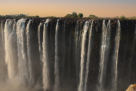 津巴布韦与赞比亚之间的赞比西河上的维多利亚瀑布天线溪流地标公园旅游流动急流峡谷悬崖风景图片