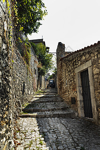 中世纪意大利城的狭小街道图片