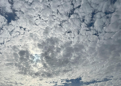 秋天季节的天空和雨云戏剧性墙纸环境气象云景气氛天气场景地平线日落图片