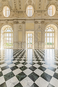 走廊的地板由豪华大理石制成 意大利皮埃蒙特地区的意大利内饰充满优雅气息通道大厅反射地面建筑历史中心门厅财富装饰图片