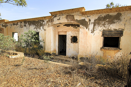 Rodalquilar村矿山废弃建筑的残存物矿工房子窗户砖块矿业矿石金属矿物历史废墟图片