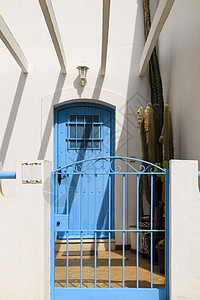 西班牙阿尔梅里亚典型的安达卢西亚白洗脸面乡村假期旅行蓝色长椅窗户海岸太阳建筑学房子图片