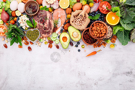 Ketogenous 低碳水化合物饮食概念 在白混凝土背景上设定的健康食品选择要素减肥菠菜酮类排毒食物蔬菜糖类烹饪美食健康饮食图片