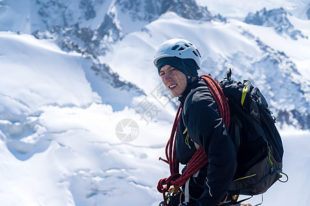 人正在徒步 爬山登山人员冰川远足者顶峰运动员成功安全远足冒险图片