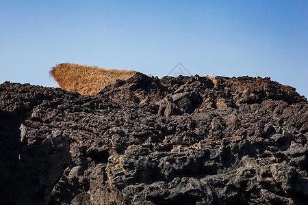 Linosa熔岩的景象侵蚀爬坡农村岩石旅行陨石土地火山风景天空图片