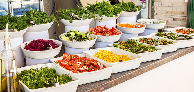 自助餐中新鲜沙拉的种类繁多 所有包容性酒店或健康饮食的概念服务桌子接待美食餐具餐厅食物用餐派对小吃图片