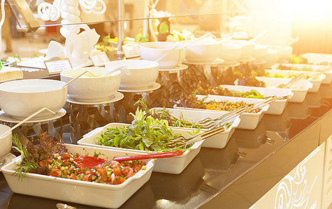自助餐中新鲜沙拉的种类繁多 所有包容性酒店或健康饮食的概念香菜食物黄瓜青菜美食玉米接待服务小吃野菜图片
