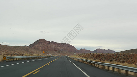 从犹他州开车前往美国亚利桑那州大峡谷的公路旅行 89 号公路 在美国搭便车旅行 本地旅行 狂野的西部印第安土地平静的气氛 通过汽图片