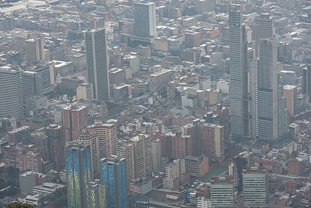 波哥大市哥伦比亚从蒙特塞拉特山的空中向外飞行首都环境公园旅游摩天大楼爬坡风景天空市中心蓝色图片
